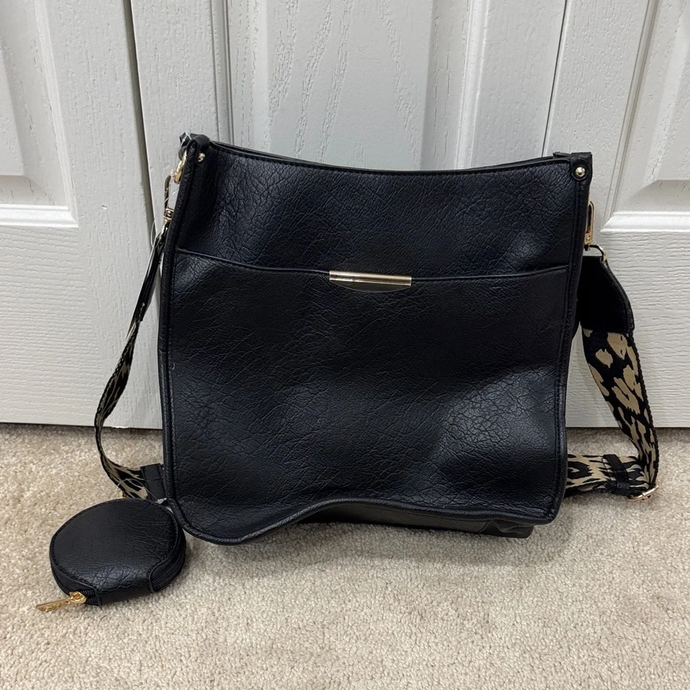 Classic Black Crossbody Bag with Detachable Strap